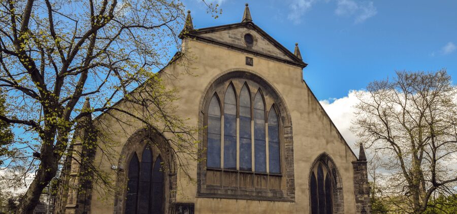 Edinburgh: Old Town Walking Tour with an APP - St Giles’ Cathedral: Gothic architecture with an interior-focused moment