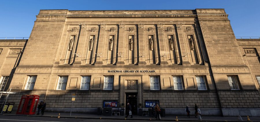Edinburgh: Old Town Walking Tour with an APP - Edinburgh Castle on Castle Hill: views, context, and what to expect