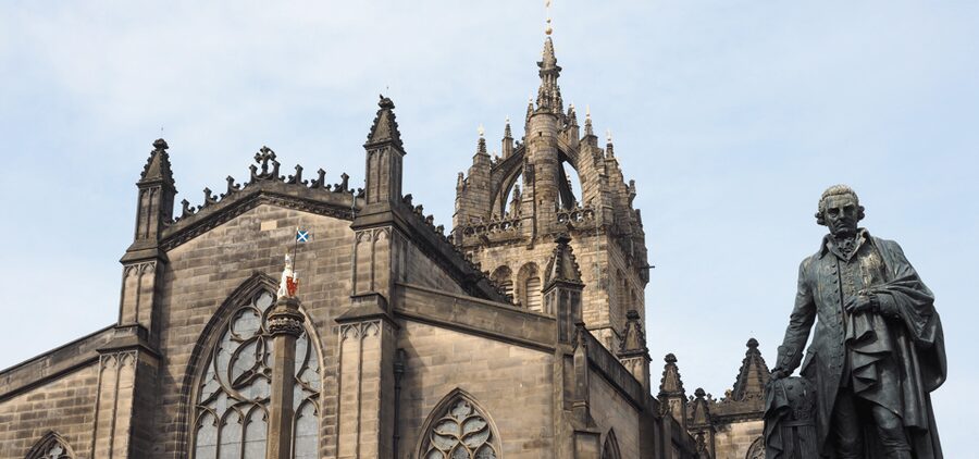 Edinburgh: Old Town Walking Tour with an APP - Time on your feet: making a 5-hour self-guided route feel easy