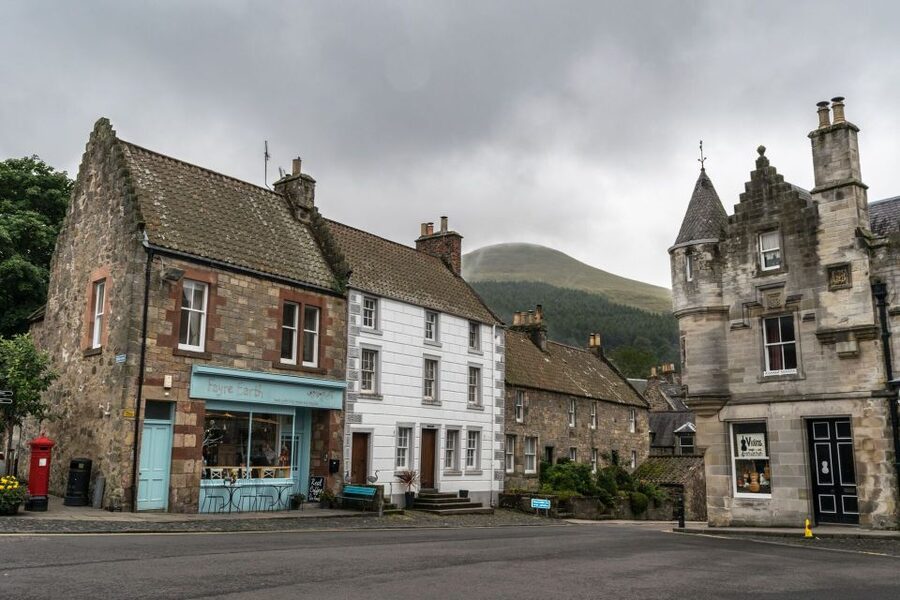 Edinburgh: "Outlander" Filming Locations Guided Tour - Falkland for 1940s Inverness, Looking for Jamie’s Ghost