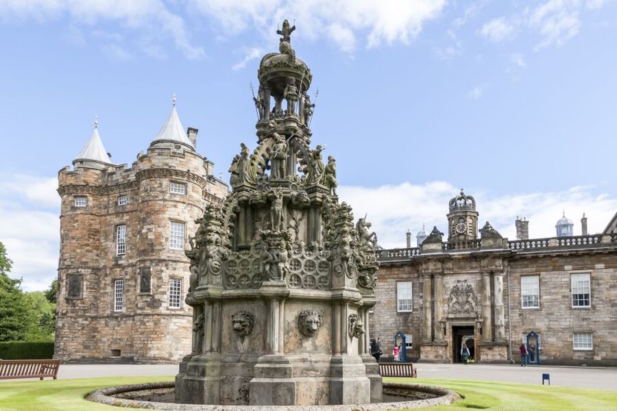 Edinburgh: Palace of Holyroodhouse Entry Ticket - Great Gallery: Jacob de Wet portraits and Investiture ceremonies