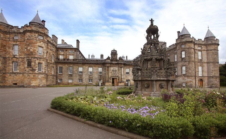 Edinburgh: Palace of Holyroodhouse Entry Ticket - Holyrood Abbey ruins and the palace gardens: the older Edinburgh layer