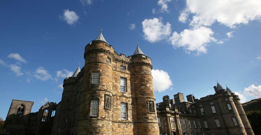 Edinburgh: Palace of Holyroodhouse Entry Ticket - Café at the Palace: using the stop without losing your rhythm