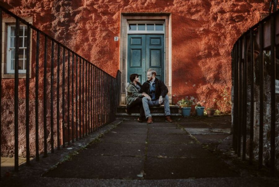 Edinburgh: Photo Shoot with a Private Vacation Photographer - What to wear in Edinburgh so your photos look sharp and you feel good