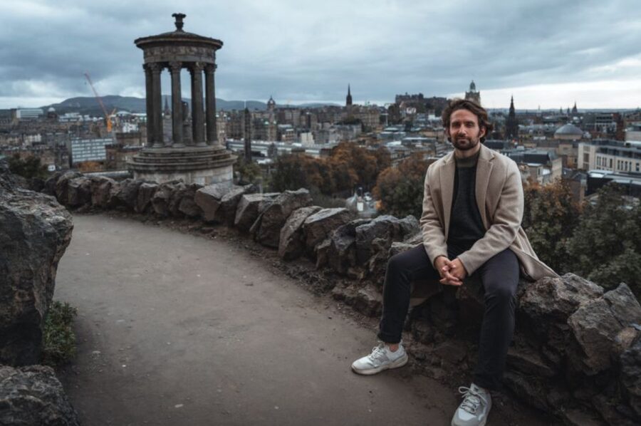 Edinburgh: Photo Shoot with a Private Vacation Photographer - Price and value for $305 per group up to 8