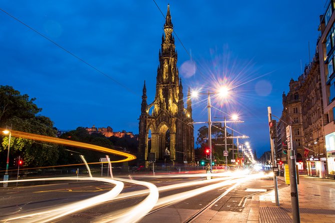 Edinburgh Photography Masterclass - Private Photography Lesson - Long exposure light streaks: cars and boats in motion