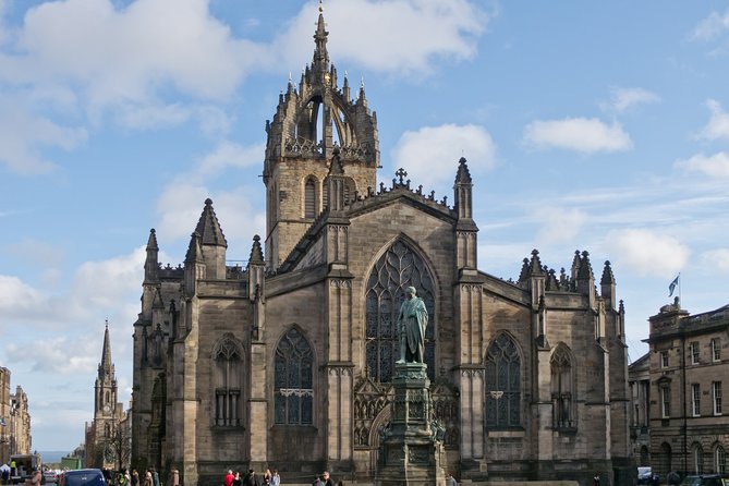 Edinburgh Private city tour - How the day starts: port pickup and a smart first viewpoint
