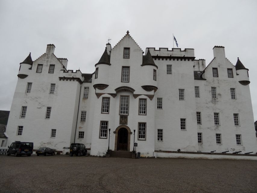 Edinburgh: Private Guided Walking Tour - Scott Monument, George Street, and Charlotte Square Stops