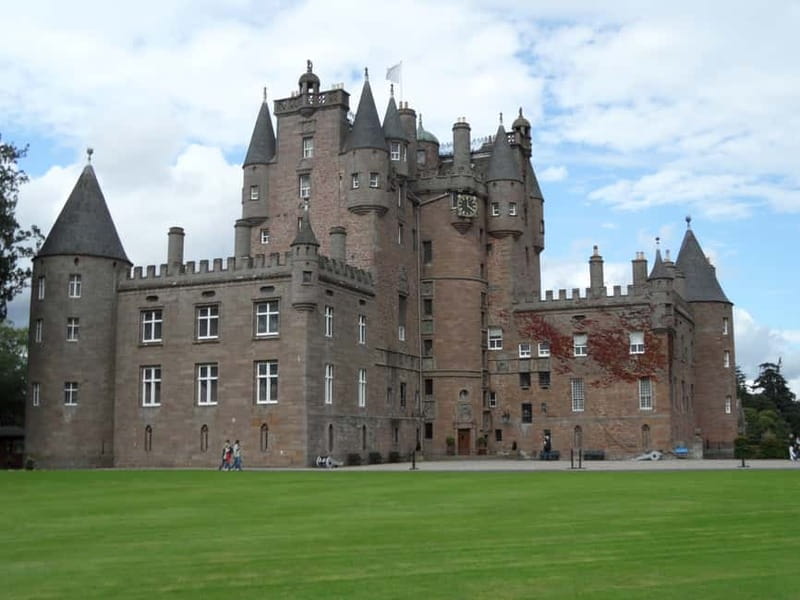Edinburgh: Private Guided Walking Tour - Getting Your Bearings on the Royal Mile