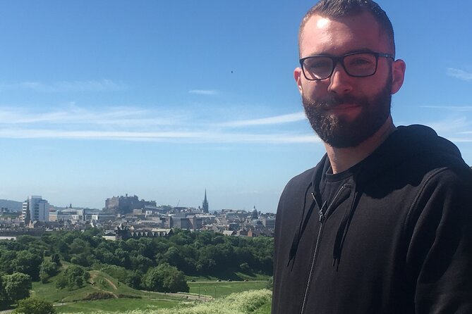 Edinburgh Private Tour with a Local - Highlights & Hidden Gems - New Town to Old Town: how the city’s contrast sets the mood