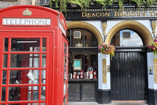 Edinburgh Private Walking Tour - Stop 4 at Deacon Brodie’s Tavern: respectable by day, trouble by night