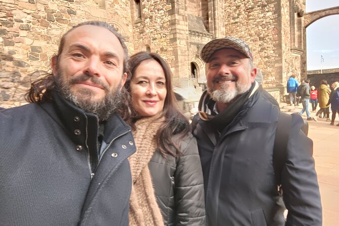 Edinburgh Private Walking Tour in Spanish - Mercat Cross: public announcements, punishments, and the unicorn