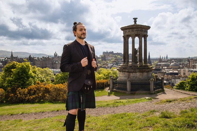 Edinburgh Private Walking Tour in Spanish - City Chambers, Alexander the Great, and the Mary King’s Close story