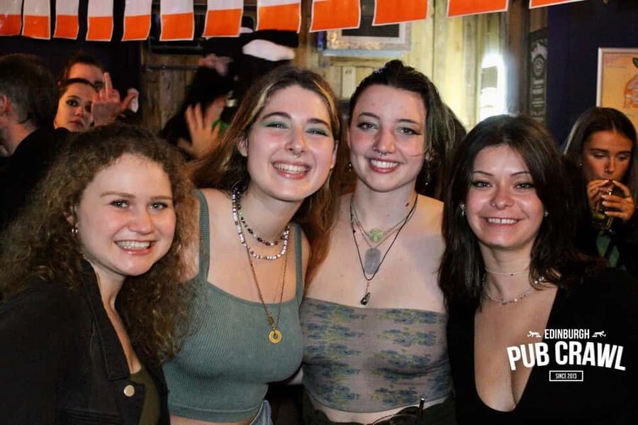 Edinburgh: Pub Crawl 7 Bars with 6 Shots - Old Town nightlife, mapped by a guide you can trust