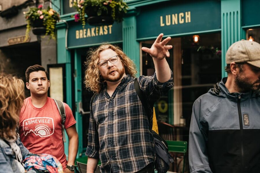 Edinburgh: Pubs and History Guided Walking Tour with Beer - Key highlights before you go