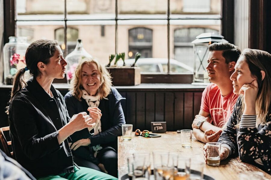 Edinburgh: Pubs and History Guided Walking Tour with Beer - Beer as the fast way to read Edinburgh