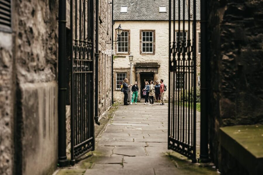 Edinburgh: Pubs and History Guided Walking Tour with Beer - Grassmarket finish: your last samples and a smarter departure plan