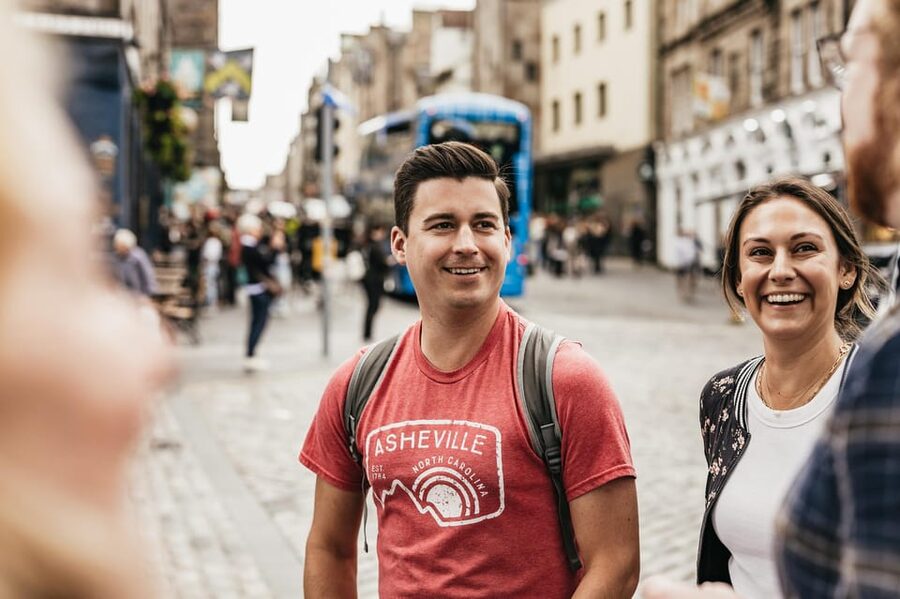 Edinburgh: Pubs and History Guided Walking Tour with Beer - Guides, group energy, and the small details that shape the experience