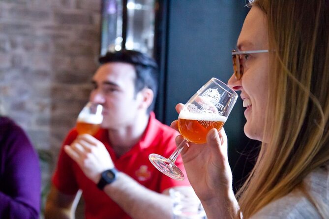 Edinburgh: Pubs & History Walking Tour with Beer Tasting - Meeting point and how the 2-hour pacing feels