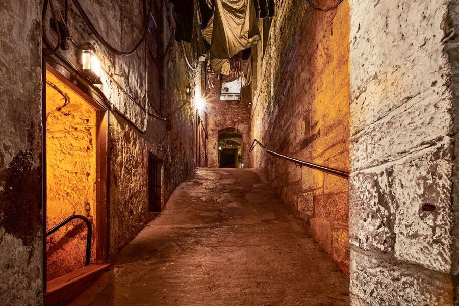 Edinburgh: Real Mary King's Close Guided Tour - Mary King’s Close under the Royal Mile: what you walk into