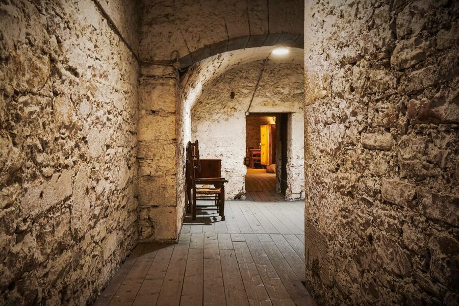 Edinburgh: Real Mary King's Close Guided Tour - The descent: 58 steps down, uneven ground, dim light