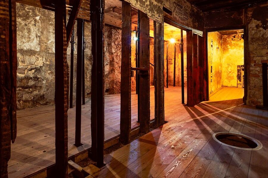 Edinburgh: Real Mary King's Close Guided Tour - Stories that matter: plague-era life, residents, and royal visitors