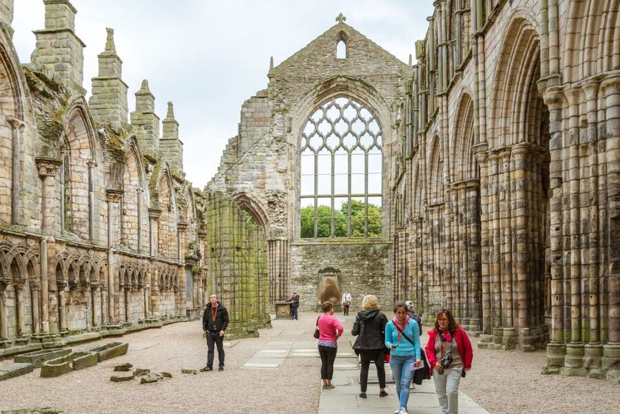Edinburgh: Royal Attractions with Hop-On Hop-Off Bus Tours - Service style and small things that make a big difference
