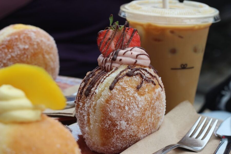 Edinburgh: Royal Mile Donut Tour with Donut Tastings - Where You Start, and How to Find the Guide