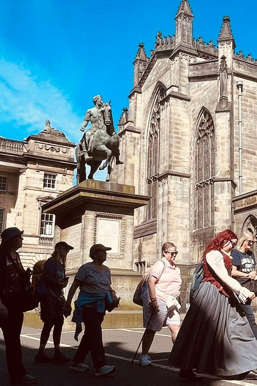 Edinburgh: Royal Mile Old Town Walking Tour - St Giles to the Old Town spine: the Royal Mile starts to make sense