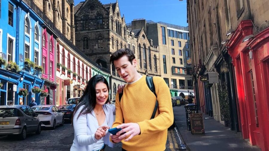 Edinburgh: Royal Mile Walking Tour & Exploration Game - Royal Mile on your phone, Castle Esplanade to the closes