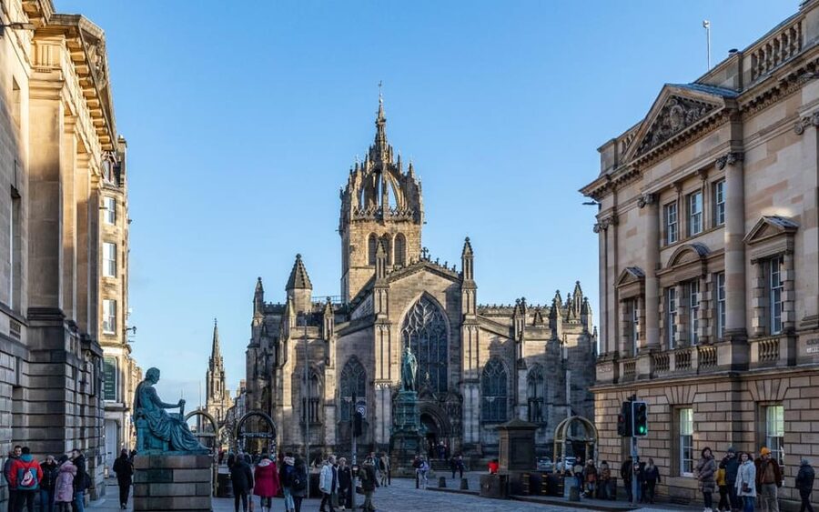 Edinburgh: Royal Mile Walking Tour & Exploration Game - Price and value for groups up to 5
