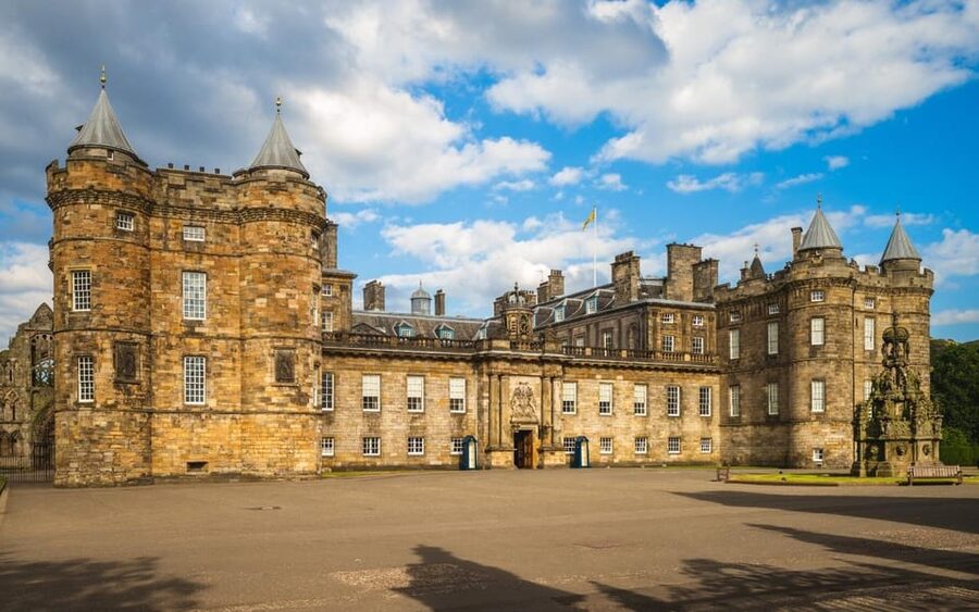 Edinburgh: Royal Mile Walking Tour & Exploration Game - Puzzles, leaderboard pressure, and how to avoid frustration