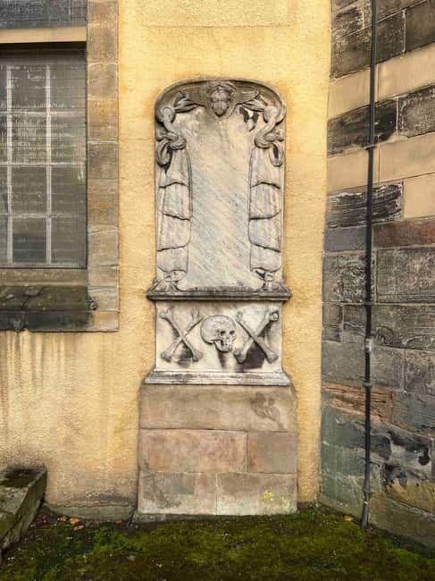 Edinburgh's Dark and Hidden History Walking Tour ☠️ - A 110-minute walk that fits an evening plan