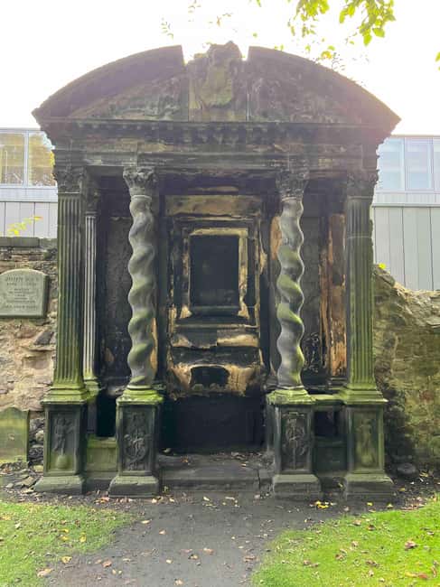 Edinburgh's Dark and Hidden History Walking Tour ☠️ - Covenanters’ Prison: crimes and consequences, not just creepiness