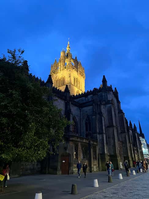 Edinburgh's Dark and Hidden History Walking Tour ☠️ - Close-hopping through history: Advocate’s Close and Real Mary King’s Close