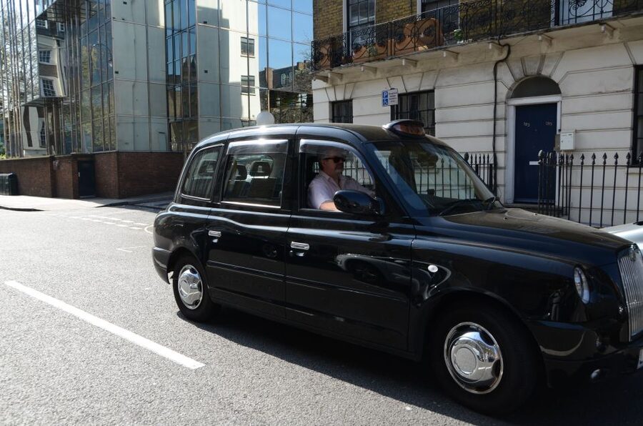 Edinburgh's Hidden Treasures Black Taxi Tour - Witches Well and Other Stops Most People Skip