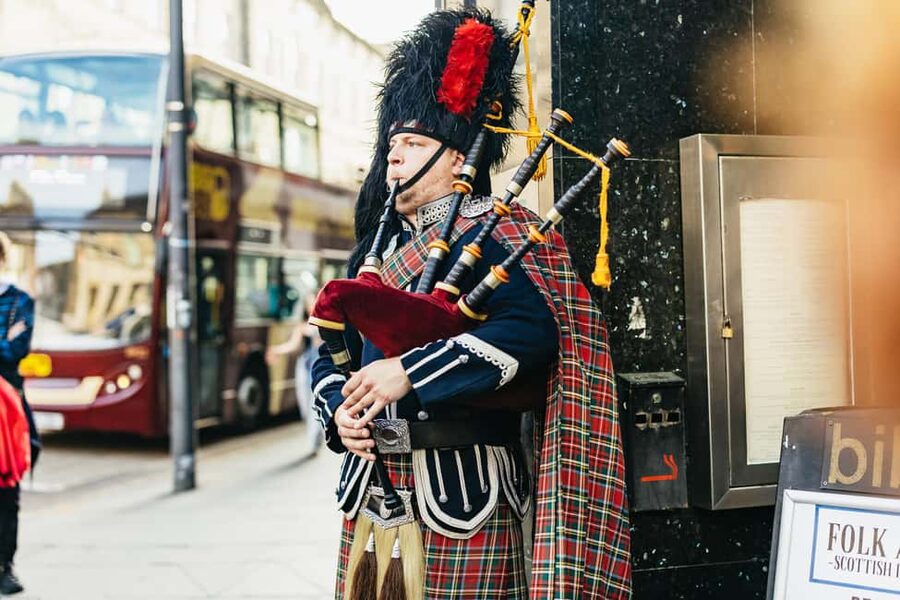Edinburgh: Scottish Dinner and Folk Music Experience - Key things that make this Edinburgh dinner and folk music night work