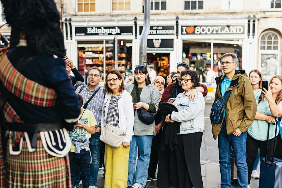 Edinburgh: Scottish Dinner and Folk Music Experience - Whisky toast at the end, optional tasting, and Irn Bru for non-drinkers
