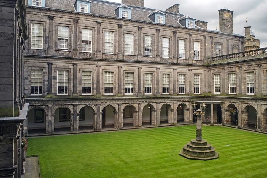 Edinburgh Shore Excursion: City Tour & Royal Yacht Britannia - Royal Mile Free Time: Lunch, St Giles Views, and Wynds That Feel Alive
