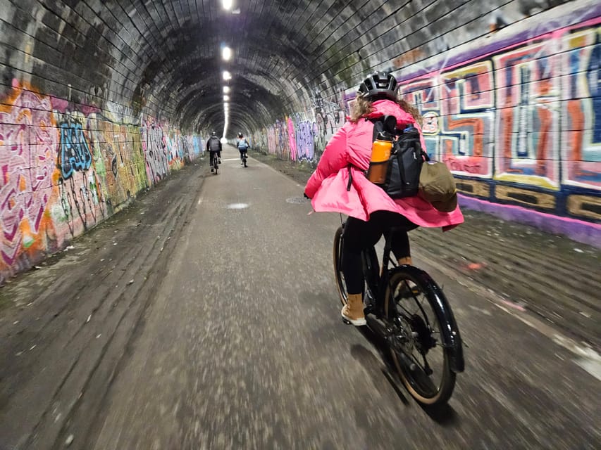 Edinburgh: Sightseeing Bike Tour - Story stops through canals, volcanic viewpoints, tunnels, and gardens