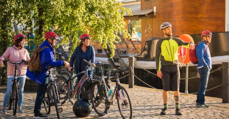 Edinburgh: Sightseeing Bike Tour - Safety and pace with a small group