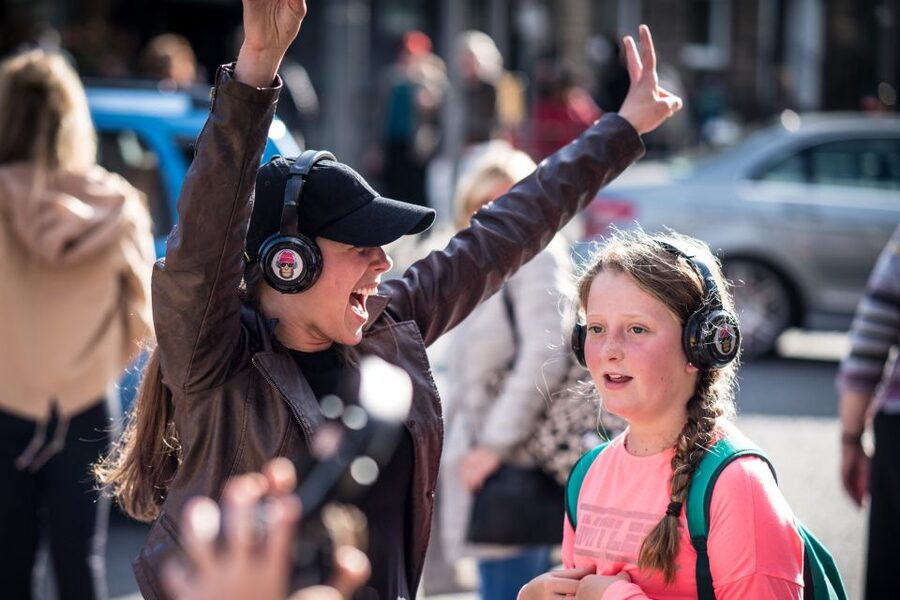 Edinburgh: Silent Disco Adventure Tour - Hosts Who Keep You Moving Without Making It Awkward