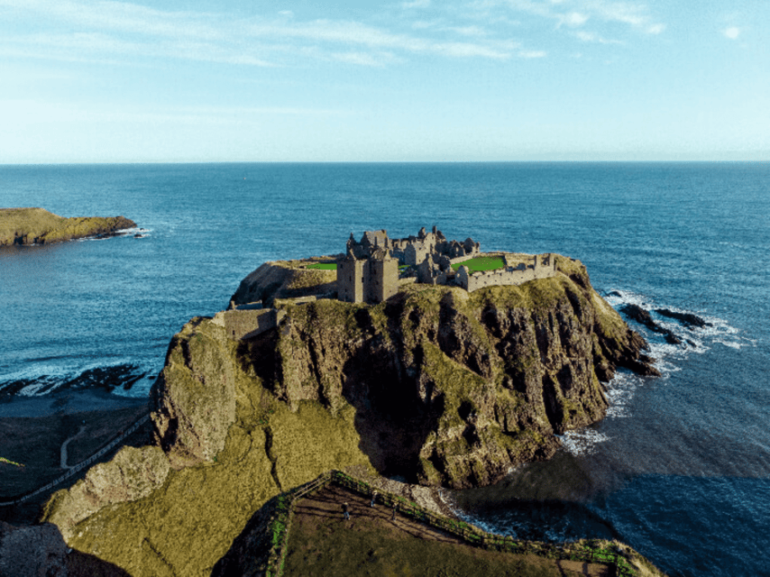 Edinburgh: St Andrews, Dunnottar Castle & Falkland Tour - South Queensferry and the UNESCO Forth Bridge stop