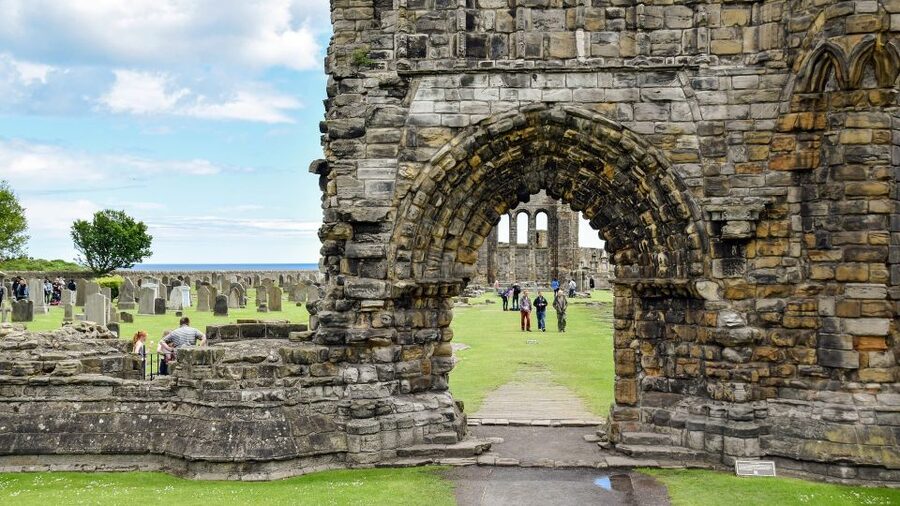 Edinburgh: St Andrews, Dunnottar Castle & Falkland Tour - Falkland: the Outlander Inverness-style village break