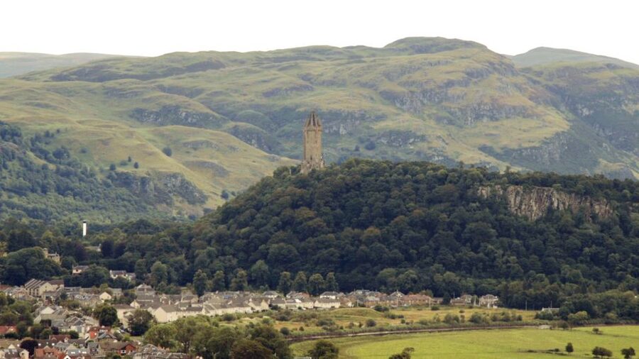 Edinburgh: Stirling, Whisky and St Andrews Tour in Spanish - Who should book this Stirling, whisky, and St Andrews tour in Spanish