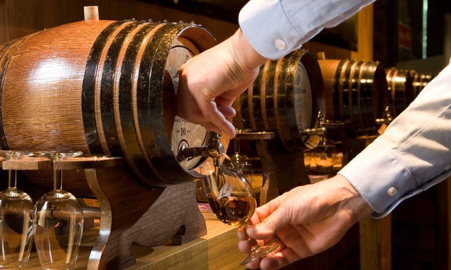 Edinburgh: Stirling, Whisky & St Andrews Tour in Italian - Key things to know before you go