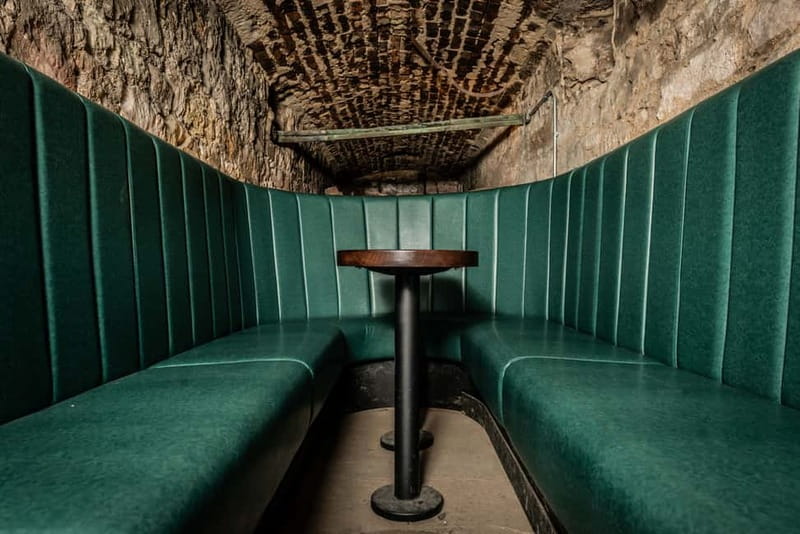 Edinburgh: The Lost Close Underground Scotch Whiskey Tasting - Entering The Lost Close, and why this setting matters