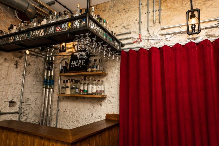 Edinburgh: The Lost Close Underground Scotch Whiskey Tasting - Intermediate upgrades: when extra drams actually add value