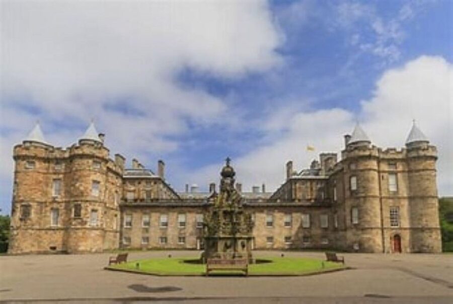 Edinburgh: The Mary Queen of Scots Guided Walking Tour - Holyrood Palace area: start where Mary lived, then watch the politics form