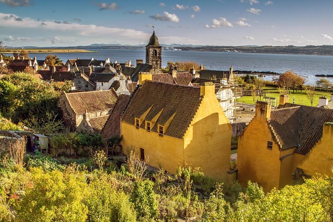 Edinburgh: The Outlander, Palaces & Jacobites Tour - Getting out of Edinburgh fast: the comfort and pace that make this work